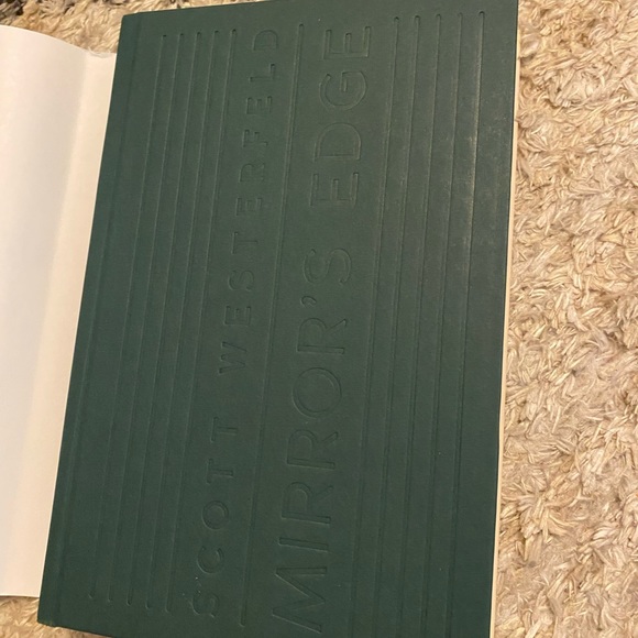 Mirrors edge book - Picture 2 of 3